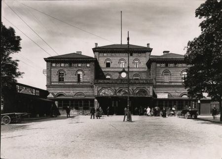 Bahnhof Empfangsgebäude um 1920, Fotograf unbekannt