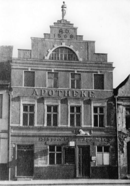 Die alte Löwenapotheke, um 1945